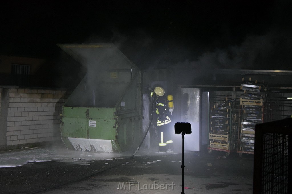 Feuer Papp Presscontainer Koeln Hoehenberg Bochumerstr P106.JPG - Miklos Laubert